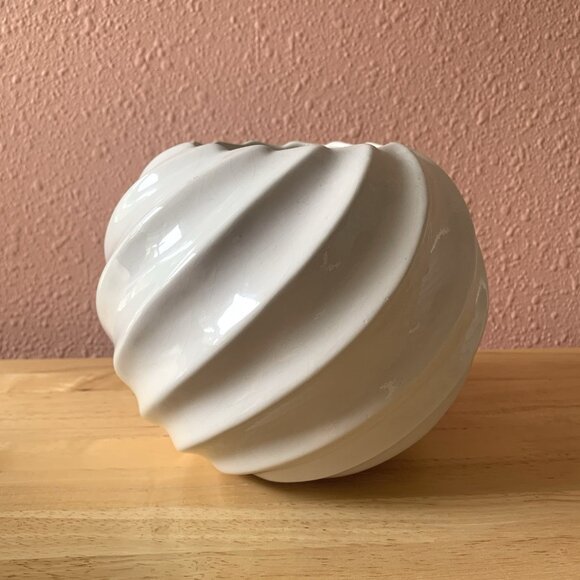Vintage California Pottery Vase White Ceramic MCM - Picture 1 of 11